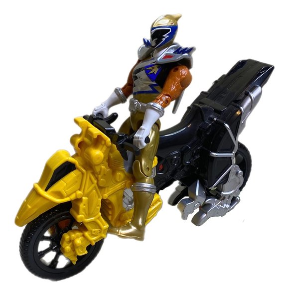 Power Ranger Gold Ranger Figure and Motorcycle - Picture 3 of 12